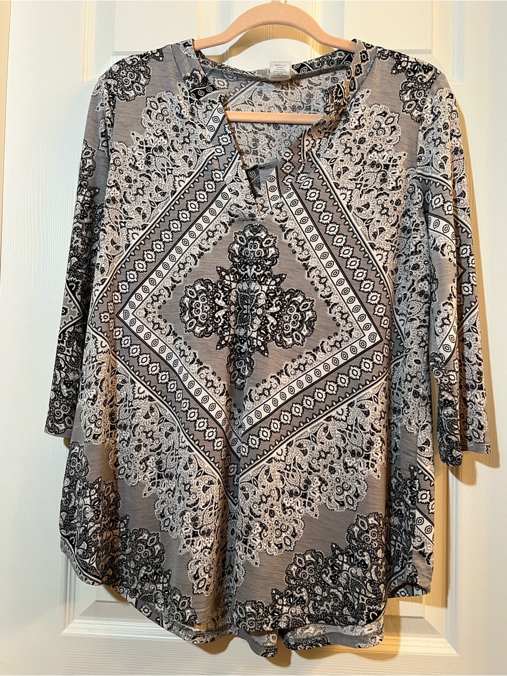 🦋 Sew In Love Grey and Black Paisley V-Notch Tunic size small